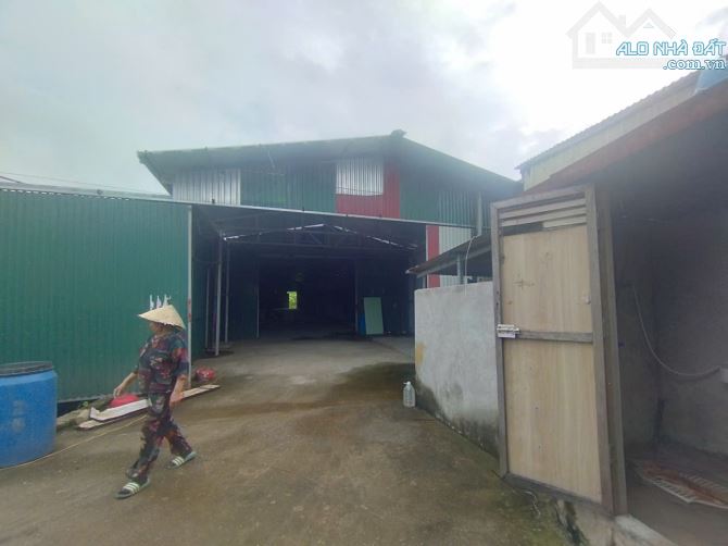 Cho thuê kho tại Vạn Phúc, Thanh Trì. DT 900m và 700m, cao 6m, có điện 3fa, nước sạch. Giá