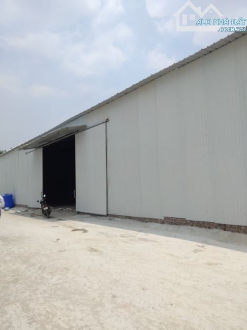 Cho thuê kho đường Thụy Phương, Bắc Từ Liêm, HN. DT 500m và 300m, cao 8m xe công đỗ cửa. G