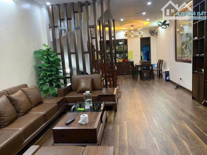 Giá hơn 5 tỷ: hiếm 35m Chợ Kiến Hưng ô tô gần  cạnh Xa La. Khu trung tâm Hà Đông