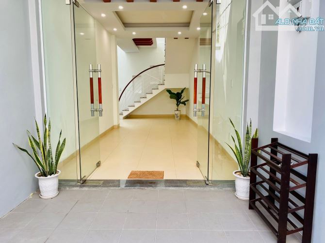 2 tầng kiệt oto Hoàng Diệu - Hải Châu gần Cầu Rồng với diện tích 87m2 chưa tới 5ty