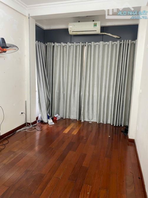 Cho thuê nhà ngõ Cù Chính Lan 40m2 x 5 tầng MT4m giá 20tr/tháng