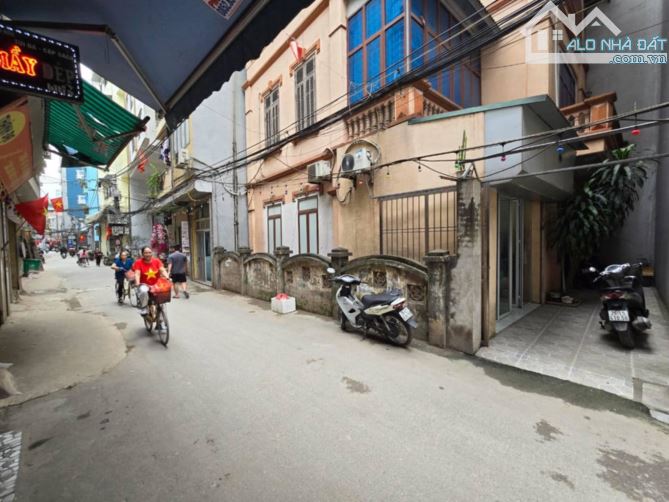 - BÁN ĐẤT VÀ NHÀ 3 TẦNG – PHỐ MỄ TRÌ THƯỢNG – NAM TỪ LIÊM   Diện tích: 106m²
