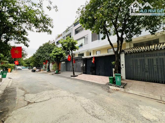 Bán nhà Bình Thạnh - khu biệt thự - 120m2 - ngang 6m - 5 tầng + hầm 4 ô tô