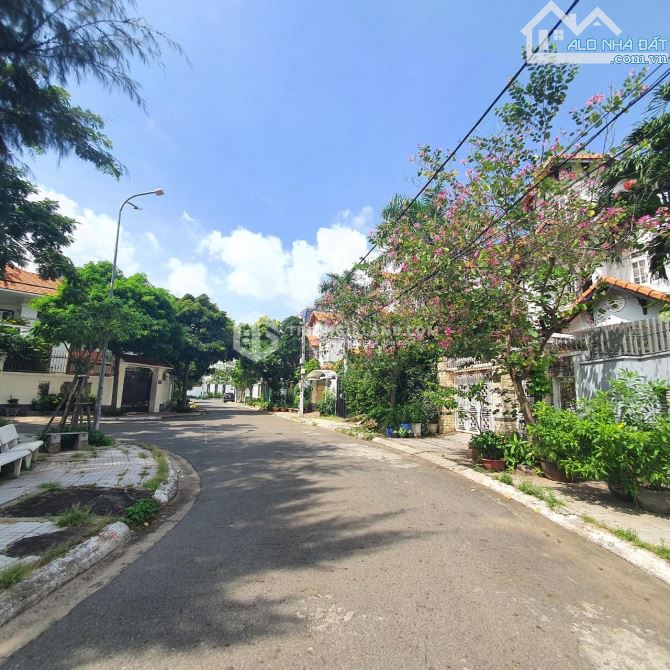BÁN BIỆT THỰ 3 TẦNG GẦN BIỂN BÃI SAU, VỊ TRÍ ĐẸP_ MÔI TRƯỜNG SỐNG LÝ TƯỞNG!