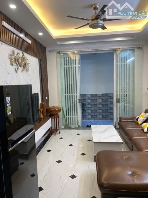 Bán nhà Đông Thiên. Vị trí đẹp. Ngõ nông - rộng. Ba gác đậu. An ninh tốt.