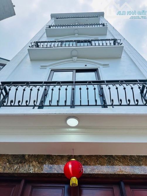 Xuân Thuỷ-Cầu Giấy: 40m x6Tầng (Thang Máy) Ô tô Lùi Cửa