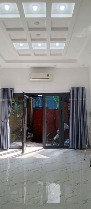 Bán căn hộ nằm trong hẻm 8m đường Lê Văn Sỹ, chợ Nguyễn Văn Trỗi, Quận 3,có giấy tờ đầy đủ