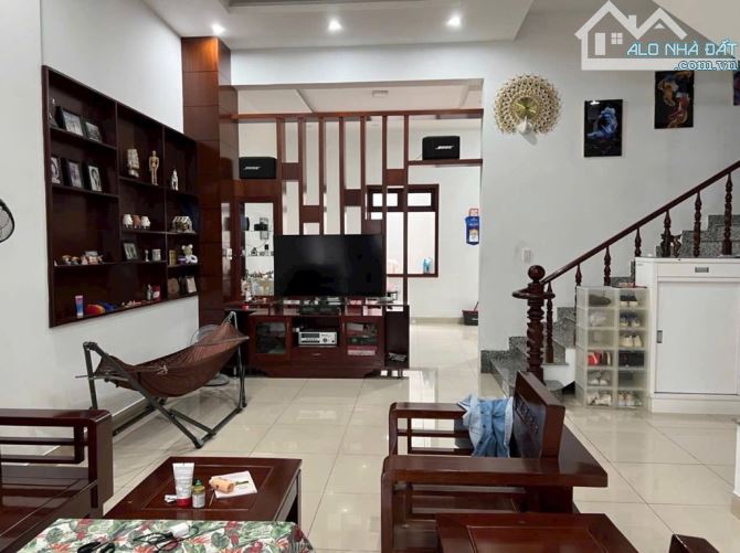 BÁN NHÀ QUẬN 2-120M2 CHỈ 7.3 TỶ- DÒNG TIỀN 27TR