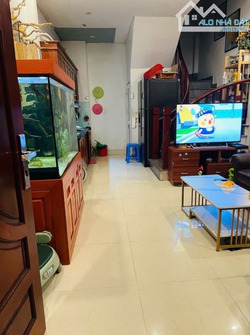 💥Bán nhà 33m2 X 4 tầng P. Thạch Bàn - 4.95 tỉ - gần oto tránh💥