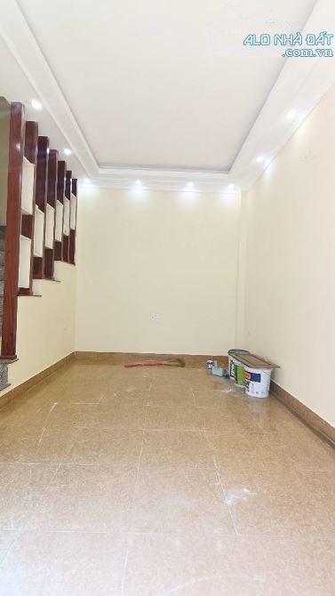 NHÀ 5T P VIỆT HƯNG LONG BIÊN .DT 35M2 GẦN CHỢ KIM QUAN .GIÁ  NHỈNH 6Đ
