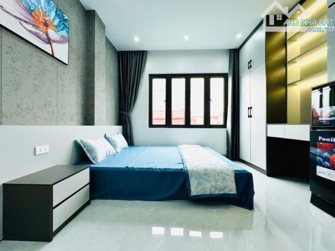 Chào 10tỷ5 - Bán tòa căn hộ dịch vụ phố Trần Thái Tông - 5 tầng, tổng 9 phòng 43m2