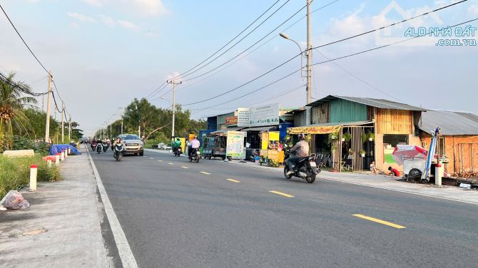 Bán lô đất nông nghiệp 4502m2 lô nhì đường Nguyễn Bình gần3 trường Đại học giá chỉ 2.3tr/m
