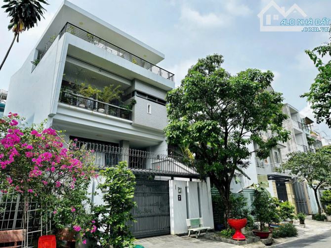 Bán biệt thự Q.1 giá tốt đường Trần Khắc Chân, 13x20m hầm 4 lầu, hồ bơi sân thượng
