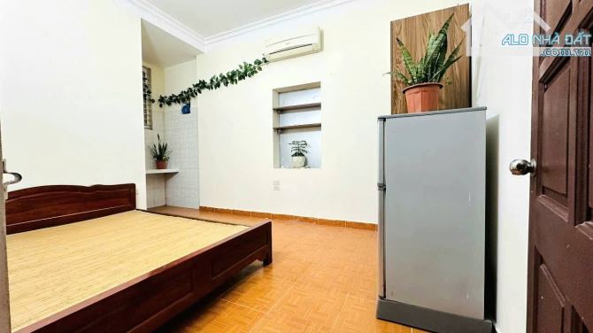 ĐÔNG NGẠC , bán đất tặng nhà cấp 4 thiết kế 2 ngủ 1 khách.cách cầu thăng long 200m