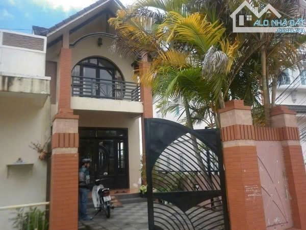 Bán căn nhà ở phố Nhà Chung - Tp Đạt Lạt. -138m2 -  13.8 tỷ