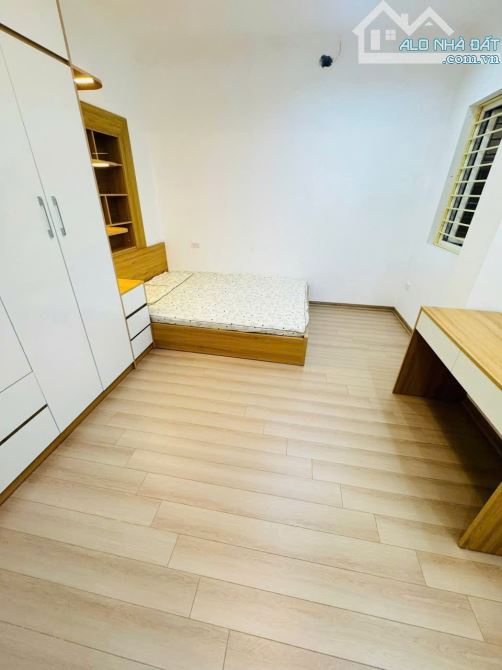 Phố Tây Kết tập thể tầng 3 lô góc 120m , ô tô đỗ dưới sân