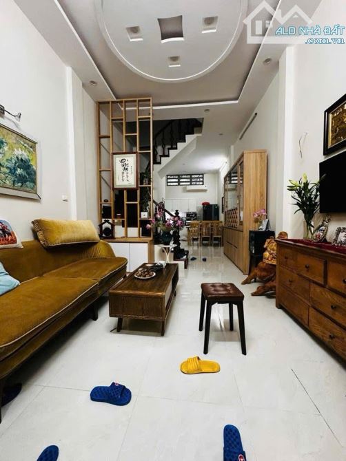 NHÀ CHỦ TỰ XÂY-KHUNG CỘT CHẮC CHẮN-3 BƯỚC RA PHỐ GIẢNG VÕ CHỈ HƠN 12tỷ