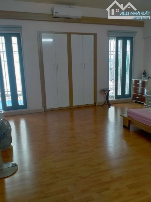 CHO THUÊ NHÀ  NGÕ 4B PHỐ YÊN LẠC DT 45MX4 TẦNG, 5PN,3WC, NGÕ Ô TÔ THÔNG