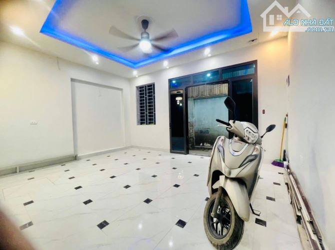 Hàng Đẹp- Giá rẻ! Linh quang, Lô góc 6 tầng thang máy, 46m sổ chỉ hơn 8đ