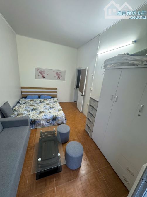 Bán căn hộ tầng 2 và 3 nhà tập thể Mai Động, 42/180m2, sổ chính chủ.