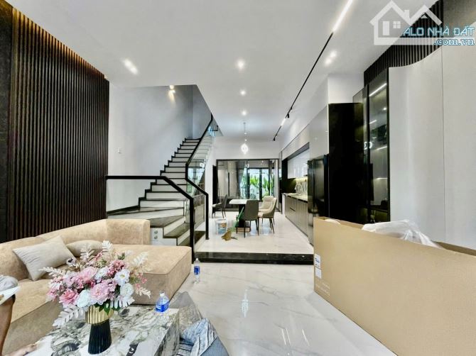 Mặt tiền Nguyễn Hiến Lê - Hoà Xuân Full Nội Thất gần Cầu Nguyễn Tri Phương