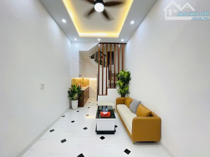 Nhà đẹp nhỏ xinh phố Nguyễn Lương Bằng, 5 tầng, tiện ở và cho thuê, giá chỉ nhỉnh 5 tỷ
