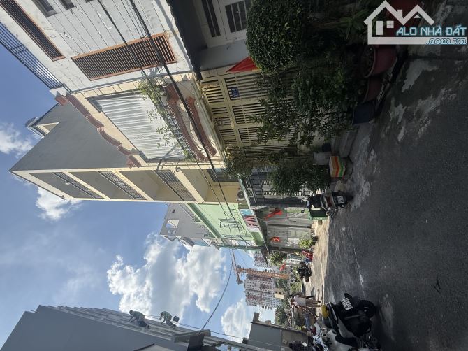 CHDV 5 tầng. 12Phòng. Cho thuê 70tr/th. 132 m2 giá 14 tỷ x