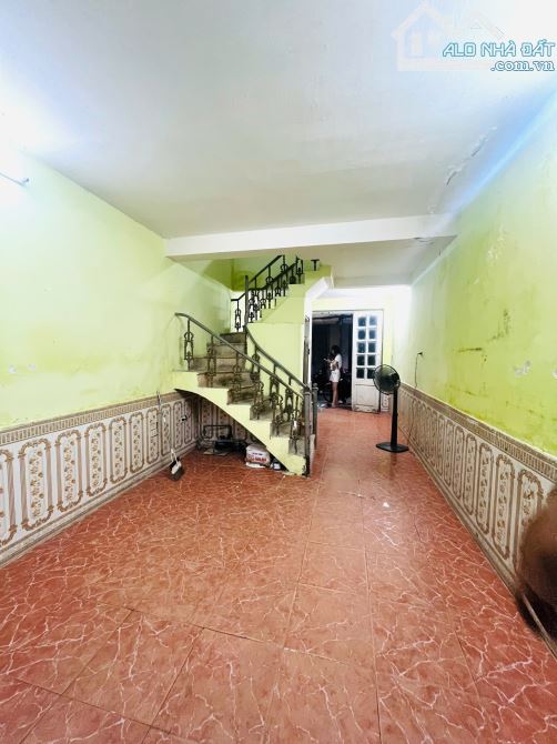 Siêu hiếm, cho thuê nhà nguyên căn tại phố Đại Từ, 35m2 x 3 tầng, 3 ngủ, 8.5 triệu