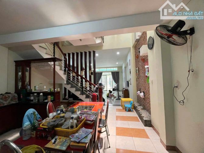 🏩 Bán nhà 3 tầng mt đường 7m5 Nguyễn Xí, 100m2, giá 7.35 tỷ tl