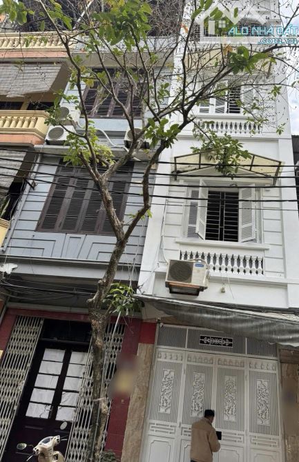 Nhà 4,5 tầng mặt phố Hồng Hà – Hoàn Kiếm, riêng biệt, KD sạch sẽ