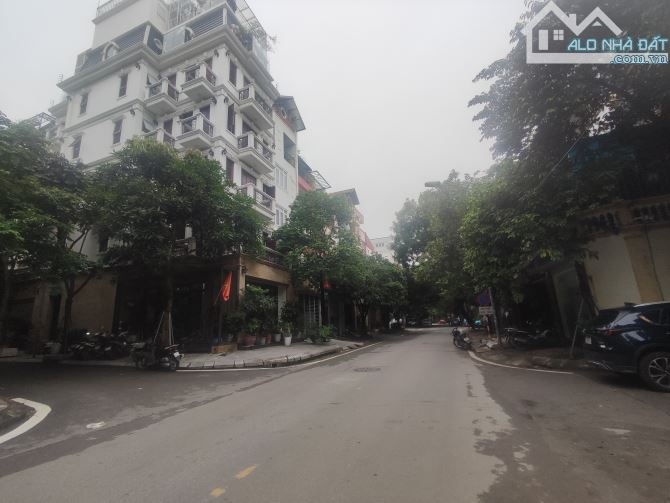 Mặt phố Nguyễn Sơn Hà, Văn Quán, DT 85m2, 5 tầng, MT 4.5m, kinh doanh, vỉa hè, nhỉnh 23 tỷ