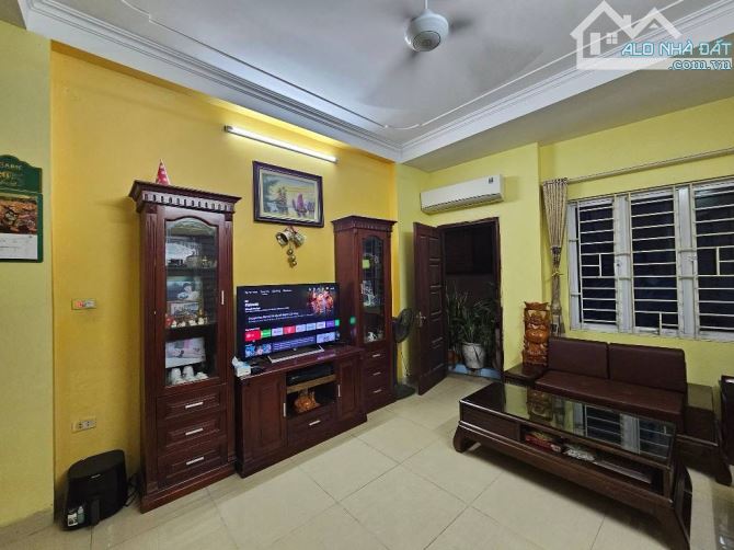 Bán nhà Phạm Văn Đồng, DT 38m, MT 4m, dân xây ở sướng, sát ô tô, an sinh tuyệt vời