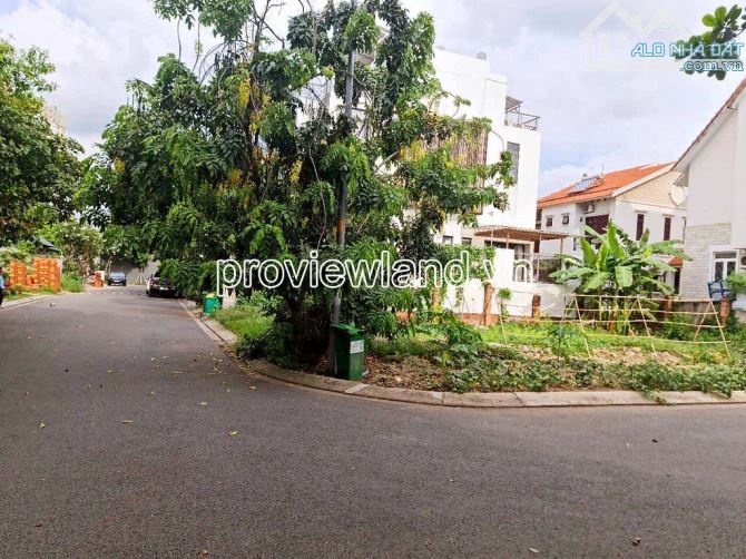 Bán nhanh lô đất 2 mặt tiền Nguyễn Văn Hưởng, khu compound, 15x21m, 93 tỷ