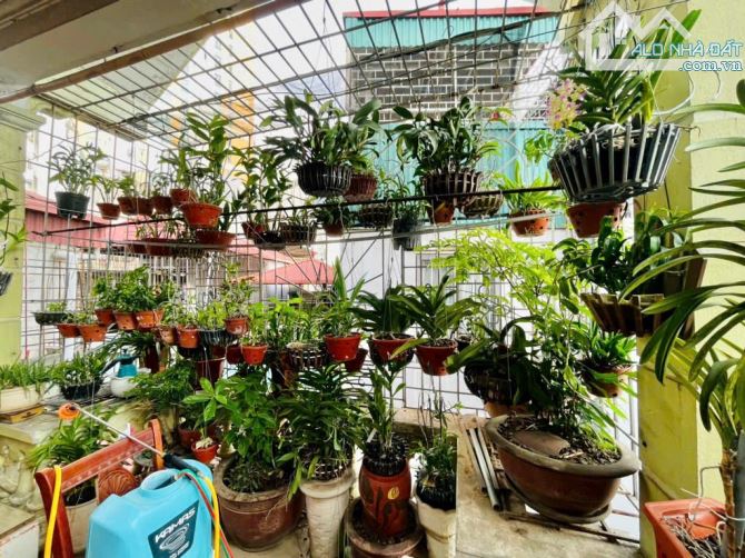 Lạc Long Quân, dân xây, gần phố, ô tô đỗ gần 45m2, 4 tầng, 11,5tỷ