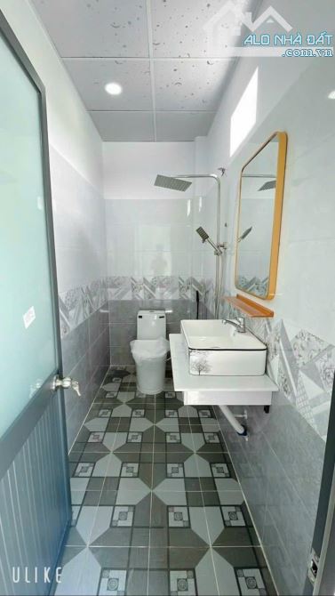 Nhà lầu 3 phòng ngủ 2 nhà vệ sinh, phòng thờ riêng biệt, đường  oto chạy vivu