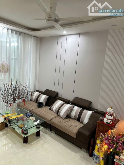 Cho Thuê Nhà Nguyên Căn 3 Tầng Kiệt Oto Nguyễn Công Trứ, Gần Biển Mỹ Khê.