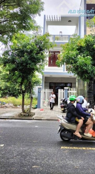 🔥 Nhà 3 tầng mặt tiền đường 10m5 Trần Nguyên Đán - Hoà Minh. Cách biển 300m ✅DT: 94,5m2