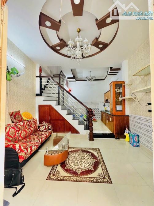 Chỉ với 2 tỷ 350 triệu mua nhà đường Đặng Văn Ngữ, Quận Phú Nhuận, dt 50m2, sổ hồng riêng