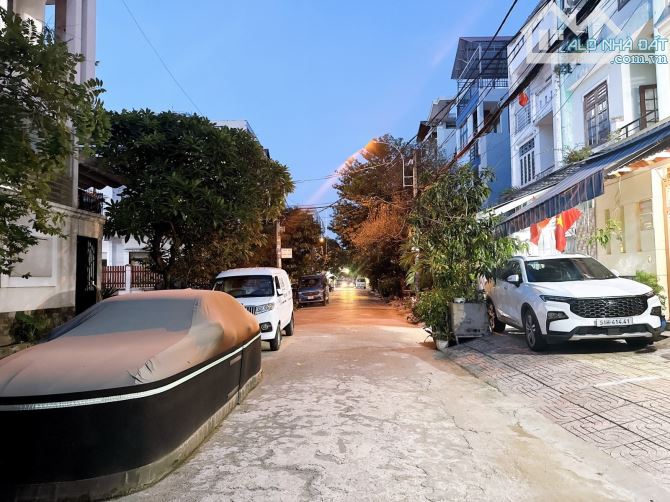 Bán nhà Bình Thạnh - CHDV dòng tiền - 4 tầng - ngang 5m - hẻm nhựa 12m + 3m vỉa hè