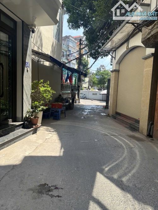 Bán nhà phố Giáp Nhất | 38m², 6 tầng, thang máy, ô tô đỗ cửa, giá 13.2 tỷ