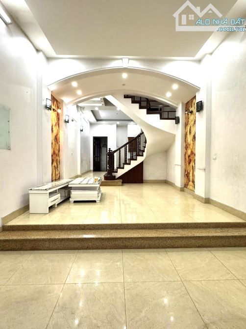 Bán nhà Minh Khai  Thoáng kinh doanh gần Ô TÔ 52m2 5T 10,2 Tỷ