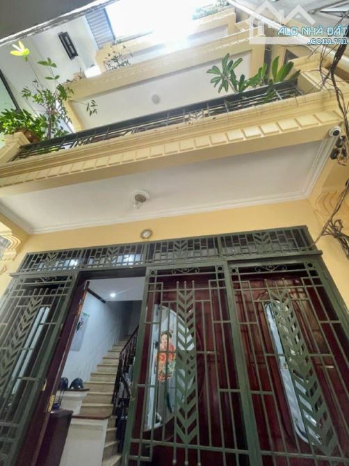 Kẹt tiền bán gấp nhà lô góc Khâm Thiên 50m 5T MT 4,8m Ô tô đỗ cửa giá 9,5 tỷ