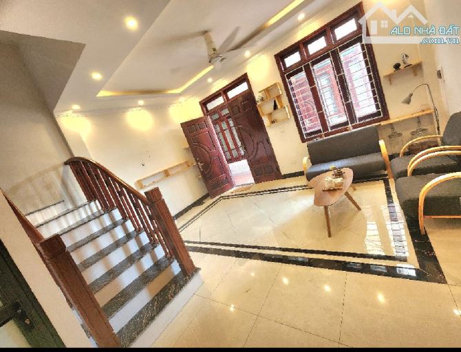 Nhà 5 tầng Thạch Bàn Long Biên Hn