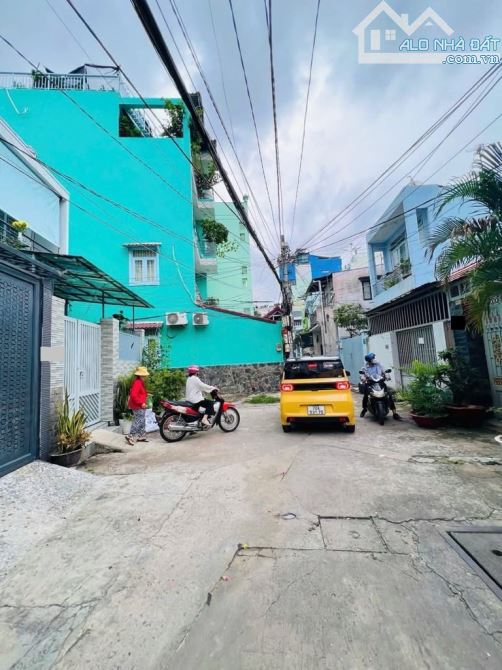 Bán nhà HẺM XE HƠI Thích Quảng Đức PN, sổ đẹp, có cửa hậu, chỉ 2.x tỷ