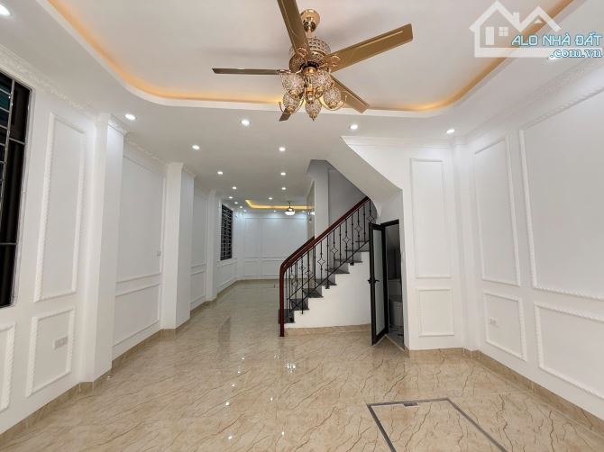NHÀ DỊCH VỤ CCMN_THANG MÁY_2 GÓC_NGÕ THÔNG_7 TẦNG_16 PHÒNG_KIM GIANG-ĐẠI KIM 65M 15 TỶ