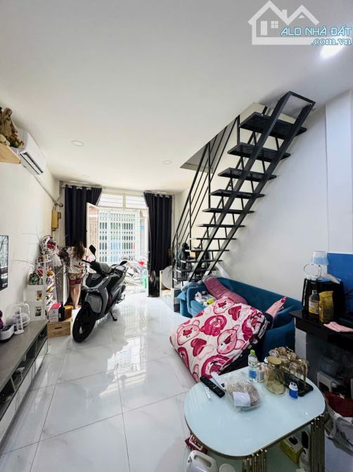 Nhà 1 Trệt 1 Lầu Hẻm Xe Hơi – Gần Chợ Gò Xoài, Sổ Đẹp Vuông Vức – Giá Chỉ 3 Tỷ 350