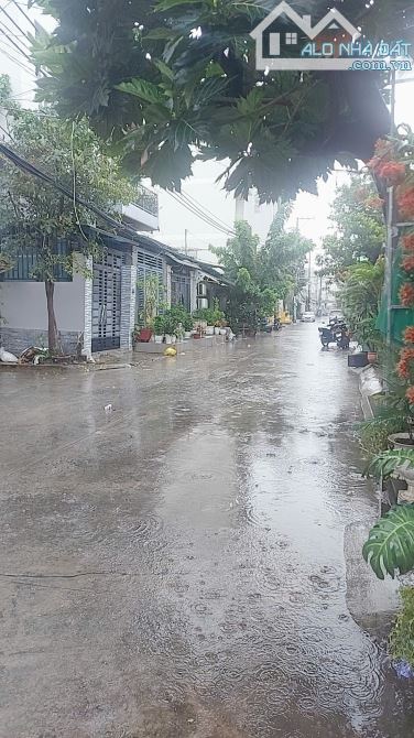 SIÊU PHẨM. Bán nhà góc 2mt HXH Gò Ô Môi Q7. 5 x 16m, giá 10 tỷ.