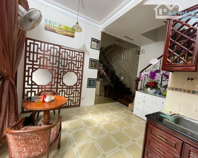 NHÀ ĐẶNG DUNG, QUẬN 1: Ngang 9.6M Hiếm Có, Hẻm Xe Hơi, Đang Có Dòng Tiền, Chỉ 18.6 Tỷ!