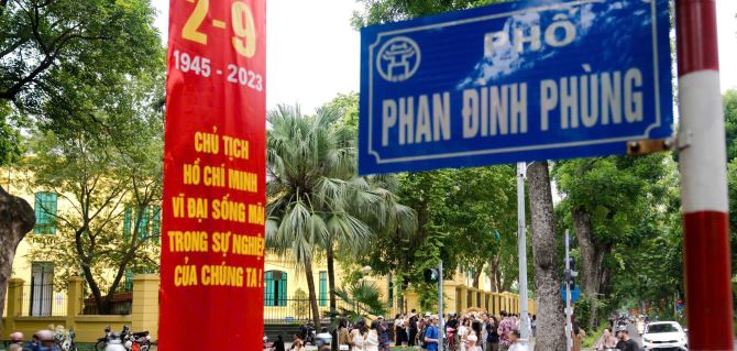 Bán nhà phố Phan Đình Phùng, Ba Đình DT 42m2, 5 tầng khu phân lô dân trí cao, ngõ đẹp gphố