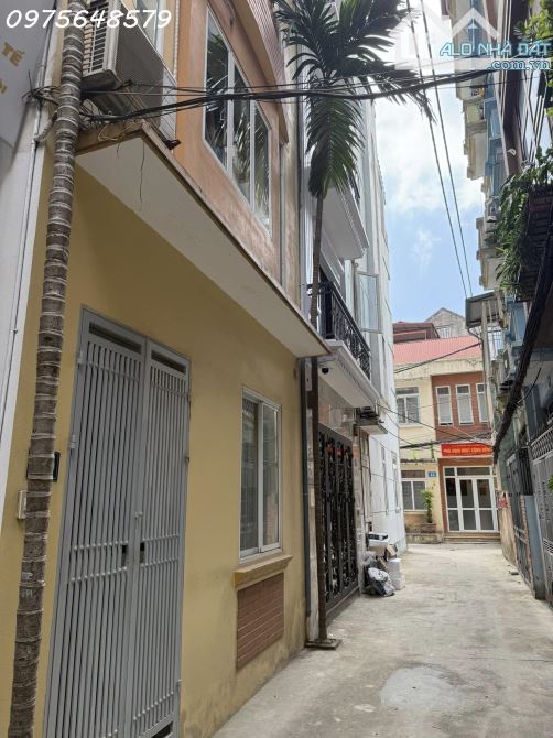 Bán nhà Nguyễn Khang 35m Gần phố Ô tô đỗ cửa Ở ngay